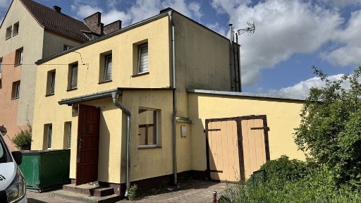Budynek mieszkalny (wydane warunki na przekształcenie na budynek usługowy i rozbudowę)