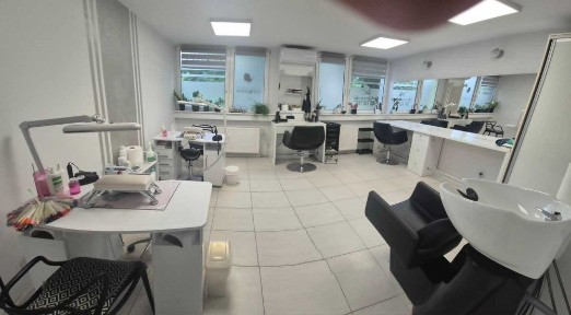 salon fryzjerski/ stanowisko barberskie/ dla makijażystki Wrocław Różanka