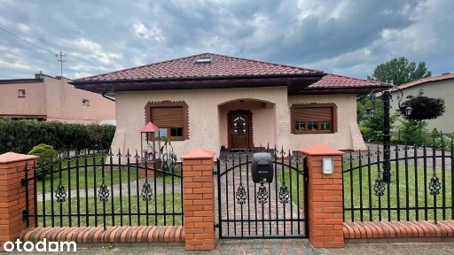 Dom wolnostojący, 6 pokoi, 2 stan. garaż, działka ze stawem -Konin