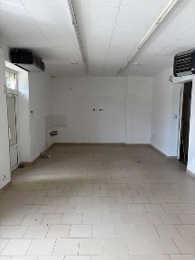 Wynajmę lokal handlowo - usługowy w Sochaczewie przy ul. Raczkiewicza 1.
