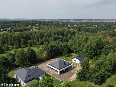 Nowoczesny dom w zieleni na sprzedaż.