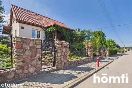 Zaciszny Dom Z Pięknym Ogrodem