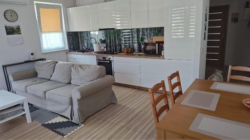 Wynajem mieszkanie Kiełczów klimatyzacja duży balkon duże wyznaczone miejsce postojowe