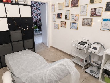 Gabinet kosmetyczny w dzialajacym salonie