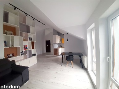 3 pokoje. 3,40 m wysokości. Duży taras. Kameralny budynek