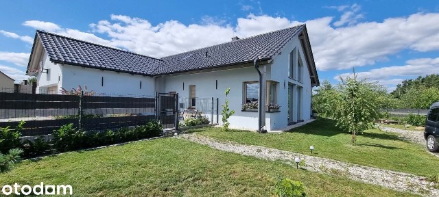 DOM W SPOKOJNEJ OKOLICY