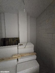 nieduże pomieszczenie - komórka w budynku mieszkalnym