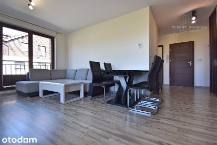 Trzypokojowe z balkonem i miejscem postojowym