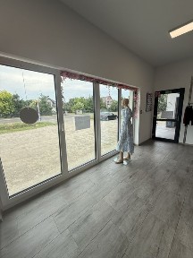 Do wynajęcia lokal handlowo-usługowy z klimatyzacją i światłowodem