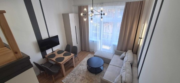 Apartament z sypialnią na antresoli oraz balkonem przy Manufakturze, ul. Mielczarskiego 14.