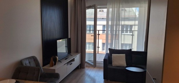 Nowoczesny apartament z sypialnią oraz dużym balkonem/loggią w Centrum, blisko Piotrkowskiej przy ul. 6 Sierpnia 19a.