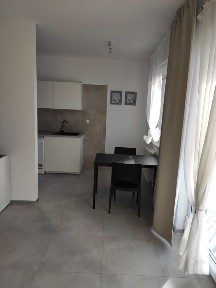 35 metrowa kawalerka z dużym balkonem w nowym budynku i miejscem w garażu podziemnym