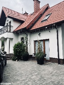 Dom z halą usługową