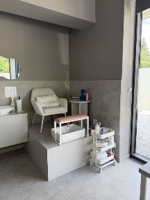 Stanowisko manicure + pedicure podnajem
