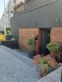 Dom 227 m dwa mieszkania i hala 80 m