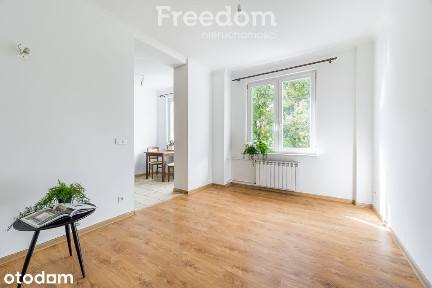 Kawalerka 23,80 m2 z oddzielną kuchnią.