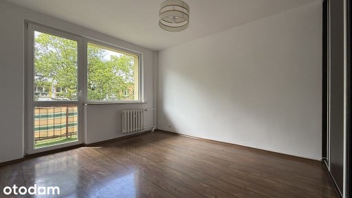 2 pokoje na 1 piętrze z balkonem