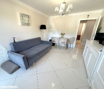 2 pok/ umeblowane/ nowsze budownictwo/1 piętro/ balkon/Centrum