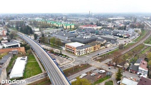 Kamienica i nowy budynek w Radomsku