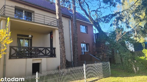 Duży dom z 3 mieszkaniami, garażem i działką 2200 m²