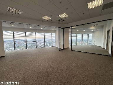 Biuro ok. 120 m² w Sky Tower z widokiem na miasto