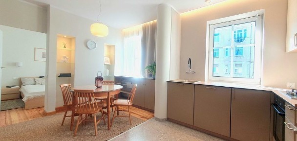 mieszkanie na Rynku Łazarskim z osobną sypialnią