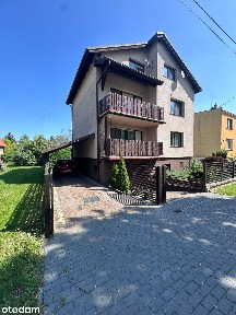 Dom wolnostojący z garażem i piwnicą - dwa niezależne mieszkania