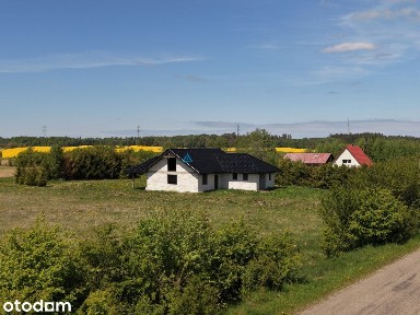 Dom jednorodzinny parterowy z wielospadowym dachem
