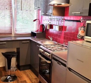 Stary Mokotów, kino Iluzion, pokój z aneksem, 38,5m2