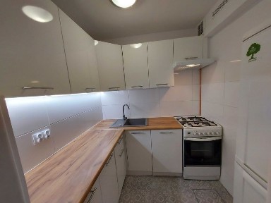 metro Świętokrzyska z osobną kuchnią, 2 oddzielne pokoje, balkon, samo centrum