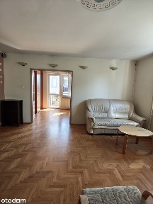 Przestronne 2 pokojowe mieszkanie w centrum.