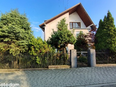 Dom wolnostojący z piwnicą i strychem