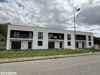 Nowe trzy domy w zabudowie szeregowej