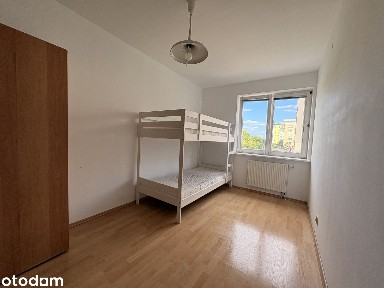 Przestronne 80,5 m² z 3 pokojami, odrębną kuchnią i balkonem