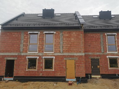 Szereg w Oławie, 5 pokoi, 2MP, brak skosów, strych 20m2, bez zgody MSWiA, ogród