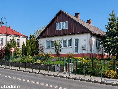 Dom w centrum Szczebrzeszyna z budynkiem gospodarczym
