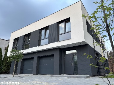 Kameralna Hejnałowa - przestrzenny dom miejski z działką (Włochy-Raków)