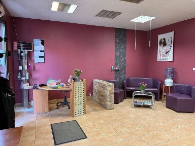 Odstąpię salon fryzjersko-kosmetyczny z wyposażeniem
