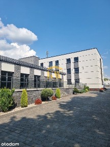 Biurowiec z DUŻYM PARKINGIEM - TOP lokalizacja