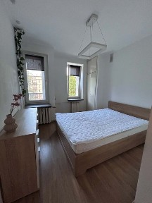 Przestronne dwupokojowe mieszkanie przy lesie w cichej zielonej okolicy blisko Śląskiego Uniwersytetu Medycznego w Katowicach/ balkon/umeblowane.