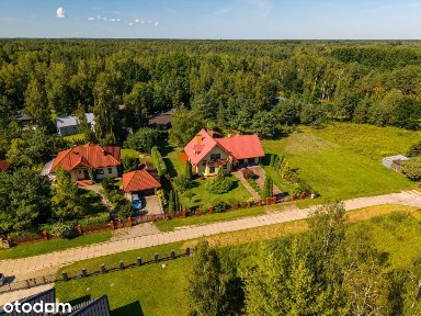 Dom na dużej, zielonej działce pod Warszawą