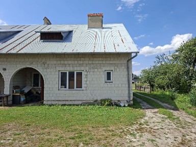 Sprzedam połowę domu w zabudowie bliźniaczej 180m2 wraz z budynkiem gospodarczym w miejscowości Wylewa