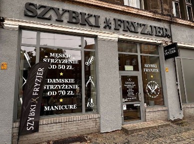 Wynajem stanowiska dla mistrza brwi lub makijażu