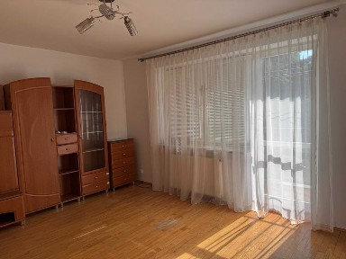 Mieszkanie 2 pokoje + osobna kuchnia + piwnica - świetna lokalizacja, odświeżone (Stalowa Wola koło Błoni Nadsańskich)