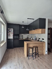 Mieszkanie około 86 m² z dużym balkonem - 2. piętro ( możliwość wykorzystania jako biuro)