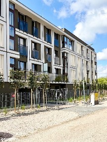 Mieszkanie 2 pokoje z aneksem kuchennym i dużym balkonem na I piętrze.