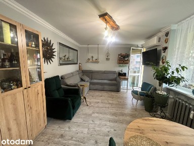 Mieszkanie po remoncie z balkonem i klimatyzacją