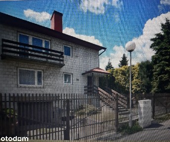 Dom wolnostojący z garażem i piwnicą w mieście