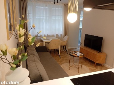 Apartament 38m, oddzielna sypialnia,Żelazna parter