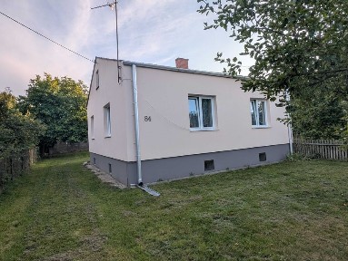 Siedlisko z domem i zabudowaniami gospodarczymi